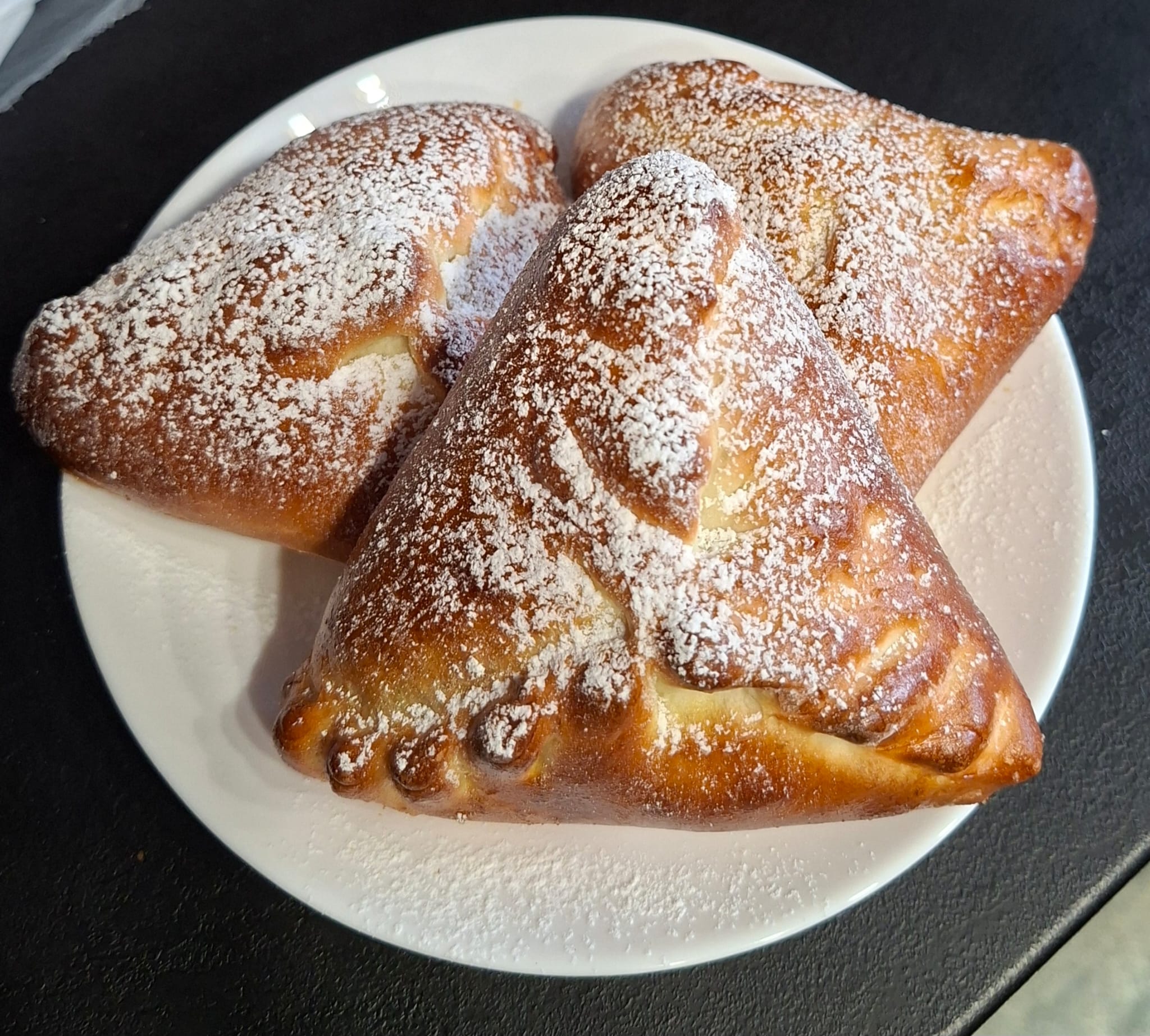 Пирожок с яблоком
